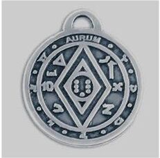 The Pentacle of Solomon amulet protects against financial risks and unreasonable spending