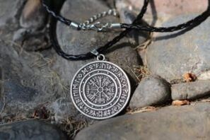 Imperial talisman that attracts good luck and wealth